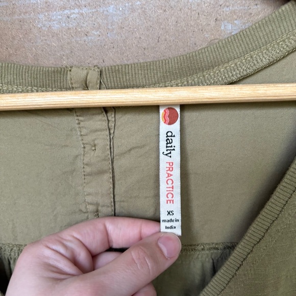 Anthropologie Daily Practice Sloan Ruffle Tunic Green Lounge Preppy Womens XS - Picture 5 of 6